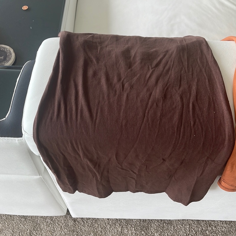 Brown dress that’s brand new. Has never been worn. She just can not fit it!